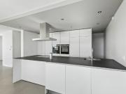 Villa contemporanea con due giardini e vista panoramica