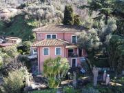 Villa da ristrutturare a Massa