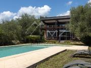 Villa d'architecte avec piscine ouvrant sur la...