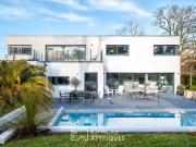 Villa d'architecte contemporaine, le luxe discret à...