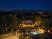 Villa de 240 m² terrain de 5000 m² Piscine 5 Garages Tennis