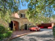 Villa de 240 m² terrain de 5000 m² Piscine 5 Garages....