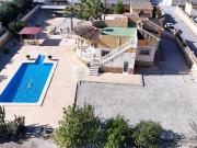 Villa de 3 dormitorios y 2 baños con piscina a poca...