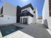 Villa de 3 dormitorios y piscina privada en venta en Las...