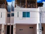Villa de 3 niveles, 3 recamaras, a 1 cuadra del mar de...