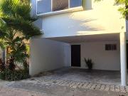 Villa de 3 Recamaras en Privada Montecristo, Mérida...