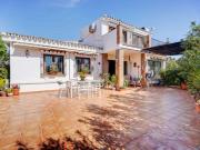 Villa de 4 habitaciones en venta en Calahonda, Malaga