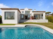 Villa de 4 habitaciones en venta en Elviria, Malaga