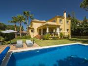 Villa de 4 habitaciones en venta en Elviria, Malaga