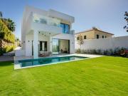 Villa de 4 habitaciones en venta en Estepona, Malaga