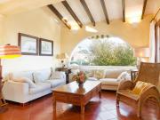 Villa de 5 dormitorios con piscina, jardín, garaje y...