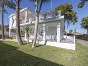 Villa de 5 dormitorios con reforma a estrenar en...