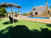 Villa De 5 Dormitorios Y 5 Baños Con Precioso Jardín Con...