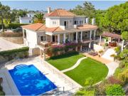 Villa de 6 quartos lindamente projetada combina conforto...