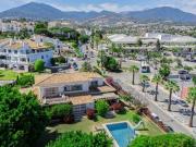 Villa de 8 habitaciones en venta en Nueva Andalucia, Malaga