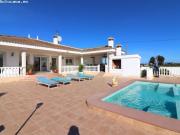 Villa de campo con piscina privada y enorme parcela en...