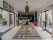 Villa de caractère autour de sa piscine et de son patio