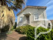 villa de caractère avec piscine garage et dépendances 250 m2