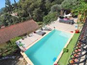Villa de charme avec jardin, piscine et vue dégagée