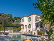 Villa de charme avec piscine et terrain plat