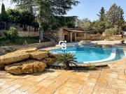 Villa de charme, secteur calme avec piscine 83 390...