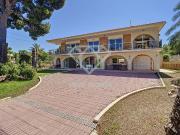 ¡Villa de ensueño en El Albir espera por ti!Si estás...