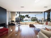 ¡Villa de ensueño con espectaculares vistas al mar y la...