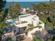 Villa de estilo Ibizenco en 2ª línea de la playa de Las...