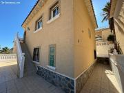 VILLA DE ESTILO MEDITERRANEO CON PISCINA PRIVADA. 4...