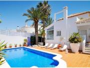 Villa de estilo Mediterráneo con vistas a las montañas y...