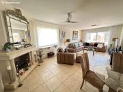 Villa de estilo tradicional con espectaculares vistas al...