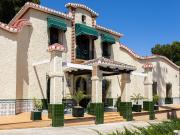 Villa de Lujo Autosuficiente con Historia Única,...