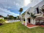 Villa de lujo con 5 dormitorios, porche y jardín en zona...