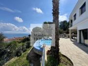 Villa de lujo con piscina en urbanización privada, en...