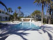 VILLA DE LUJO CON VISTA AL MAR Y CANCHA DE TENIS VILLA DE LUJO CON VISTA AL MAR Y CANCHA DE TENIS