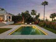 VILLA DE LUJO DISEÑADA CON ELEGANCIA EN NUEVA ANDALUCÍA,...