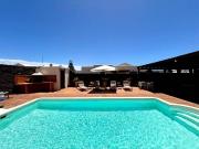 Villa de Lujo en Playa Blanca – Diseño, Confort y...