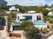 VILLA DE LUJO EN RESIDENCIAL LAS COLINAS