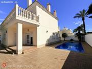 Villa de Lujo en Venta en Cabo Roig, Alicante