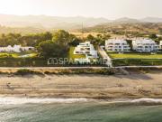 Villa de Lujo Frente al Mar con Ascensor Privado en Estepona