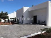 Villa de Lujo Independiente de un Solo Nivel en Santa... Villa de Lujo Independiente de un Solo Nivel en Santa...