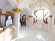VILLA DE LUJO MUY CERCA DEL MAR