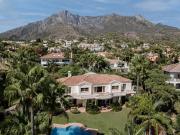 VILLA DE LUXE MÉDITERRANÉENNE CLASSIQUE AVEC VUE SUR LA...