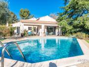 VILLA DE PLAIN PIED A DEUX PAS DU TRAM