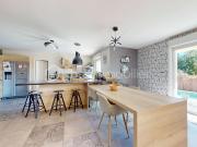 VILLA DE PLAIN PIED AVEC PISCINE, JARDIN ET GARAGE