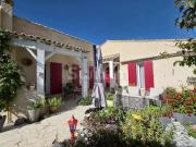 Villa de plain pied en parfait état avec piscine