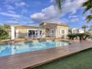 Villa de plain pied entiérement rénovée avec piscine