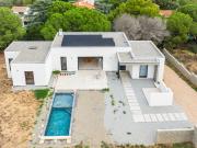 Villa de plain pied moderne à vendre à Perpignan...