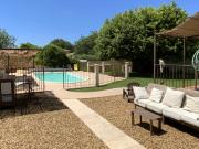 Villa de plain pied sur terrain avec piscine
