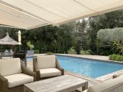 Villa de plain pied sur un magnifique terrain arboré avec pi